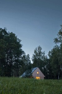 Lake-Bordering Timber Cabins Image 2