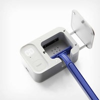 UV Light Razor Cleaners Image 6