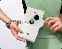 Accessible Clamshell Smartphones Image 2