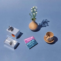Elevated Celeb-Backed Ashtray Sets Image 3