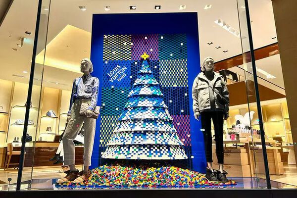 Louis Vuitton Christmas Showcase, Mannequins on the Background of Lego Toys  Editorial Image - Image of colorful, interior: 264547005