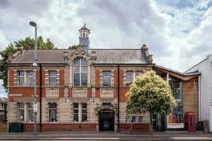 Wood-Lined London Libraries : lea bridge library