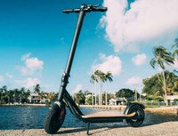 Skateboard-Inspired Electric Scooters Image 2