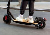 Skateboard-Inspired Electric Scooters Image 3
