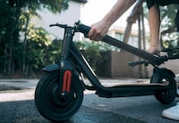 Skateboard-Inspired Electric Scooters Image 4