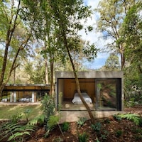 Spacious Forest Vacation Retreats Image 2