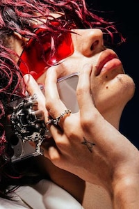 Oversized Smartphone Embellishment Grips Image 3