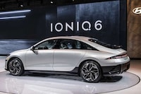 Quick-Charge Streamlined Electric Vehicles Image 3