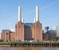 London-Based Glass Lift Viewpoints Image 2
