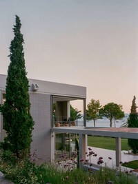 Greece-Based Minimal Homes