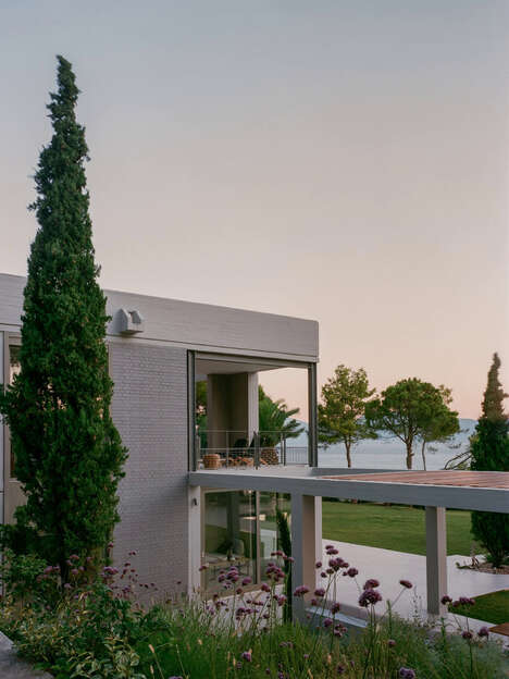 Greece-Based Minimal Homes