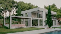 Greece-Based Minimal Homes Image 2