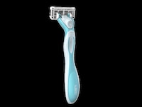 Anti-Clogging Budget Razors Image 1