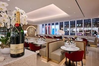 Champagne-Branded Holiday Popups