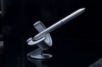 Space-Inspired Hovering Pens Image 1