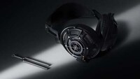 Ultra-Lightweight Luxe Headphones Image 3