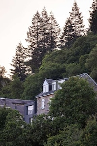 Metal-Clad Sleek Hillside Houses Image 2