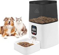 Pet-Sensing Smart Feeders Image 1
