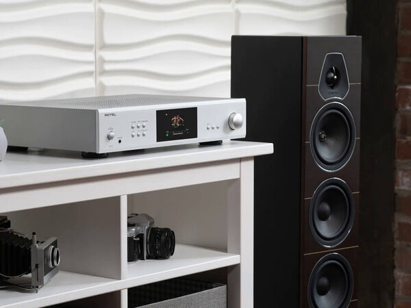 Network-Integrated Audio Systems: The Rotel S14 Integrated Network ...