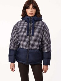Elegant Women’s Outerwear Image 3
