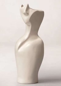 Elegant Ivory Vases Image 2