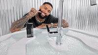 Athlete-Backed Water Flossers Image 2