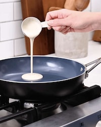 Chic Non-Stick Pans Image 5
