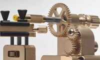Artistic Open-Concept Watch Winders Image 3