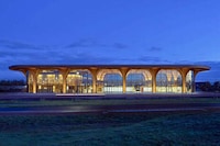 Elegant Grocery Shopping Spaces Image 3