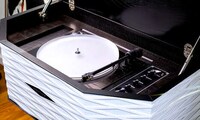 Stylishly Textural Turntables Image 3