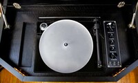 Stylishly Textural Turntables Image 5