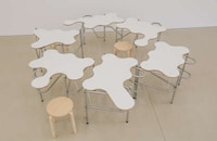 Playful Wavy Table Designs Image 3