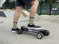 Highly Portable Electric Skateboards Image 3
