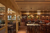 Warm Persian-Inspired Restaurants Image 6