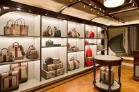 Luxe Luggage-Only Stores Image 2
