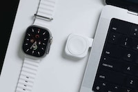 Cable-Free Smartwatch Chargers Image 1