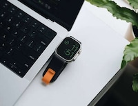 Cable-Free Smartwatch Chargers Image 3