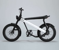 Moped-Style Urban Commuter eBikes Image 3