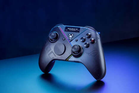 Display-Equipped Console Controllers