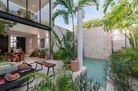 High-Ceiling Vacation Homes Image 2