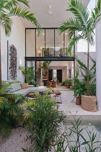 High-Ceiling Vacation Homes Image 3