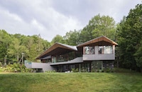 Angular Modern Lake Houses Image 4