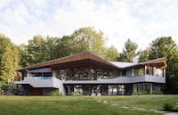 Angular Modern Lake Houses Image 5