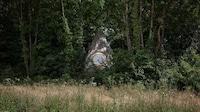 Boulder-Resembling Cabin Designs Image 3