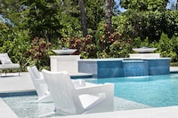 Minimal Outdoor Lounge Chairs