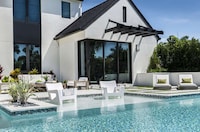 Minimal Outdoor Lounge Chairs Image 2