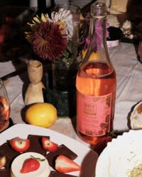 Sparkling Zero-Proof Ros&eacute;