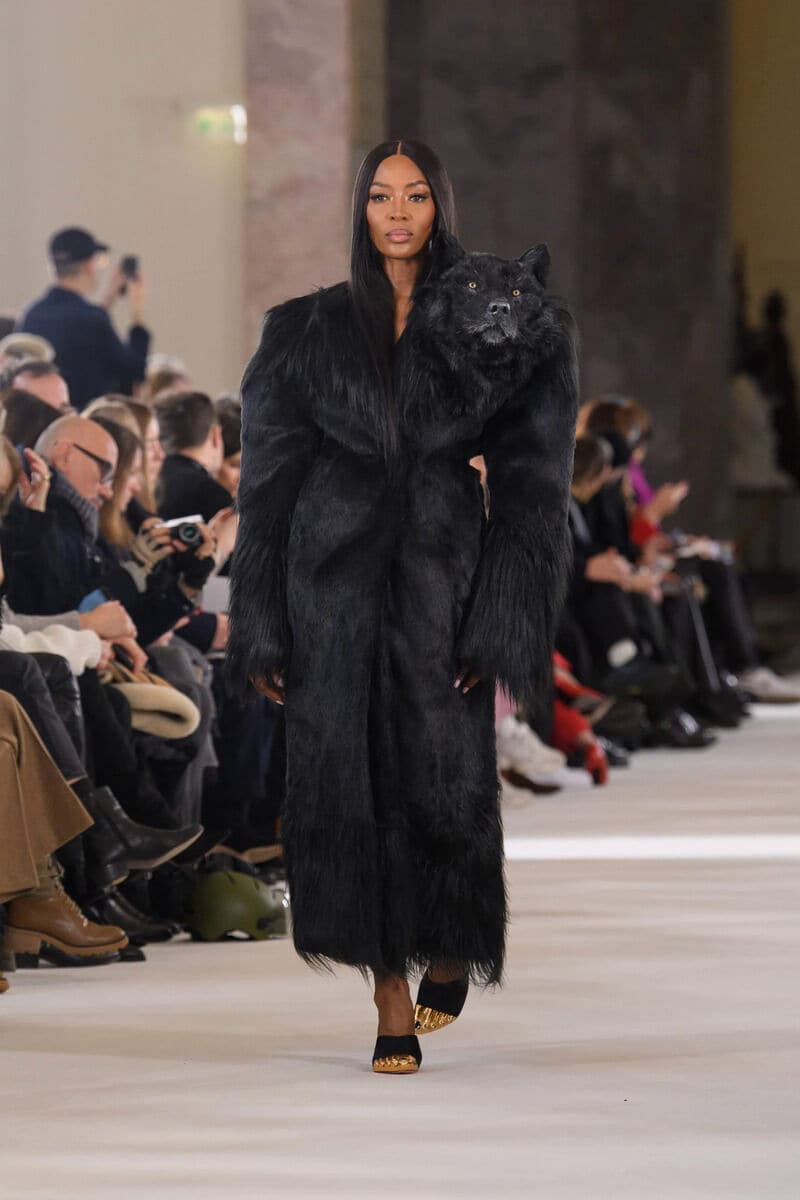 lion dress fashion show Kylie Jenner's Lion-Head Outfit Stuns at Schiaparelli Show