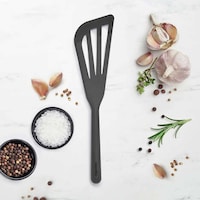 Sleek Seafood Prep Utensils Image 3