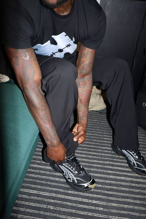 Sporty Stark Dynamic Sneakers Image 2